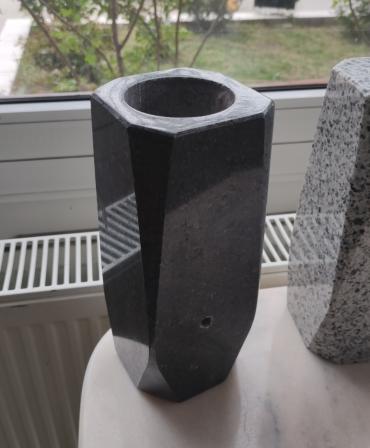 Vaza din granit VG1 - 10x10x25 CM