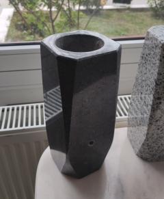 Granite vase VG1